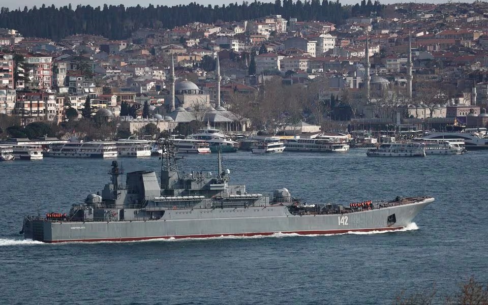 Ukraine tuyên bố phá hủy tàu chiến lớn của Nga đậu ở Crimea